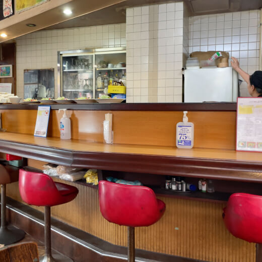 ぷらむ　店内